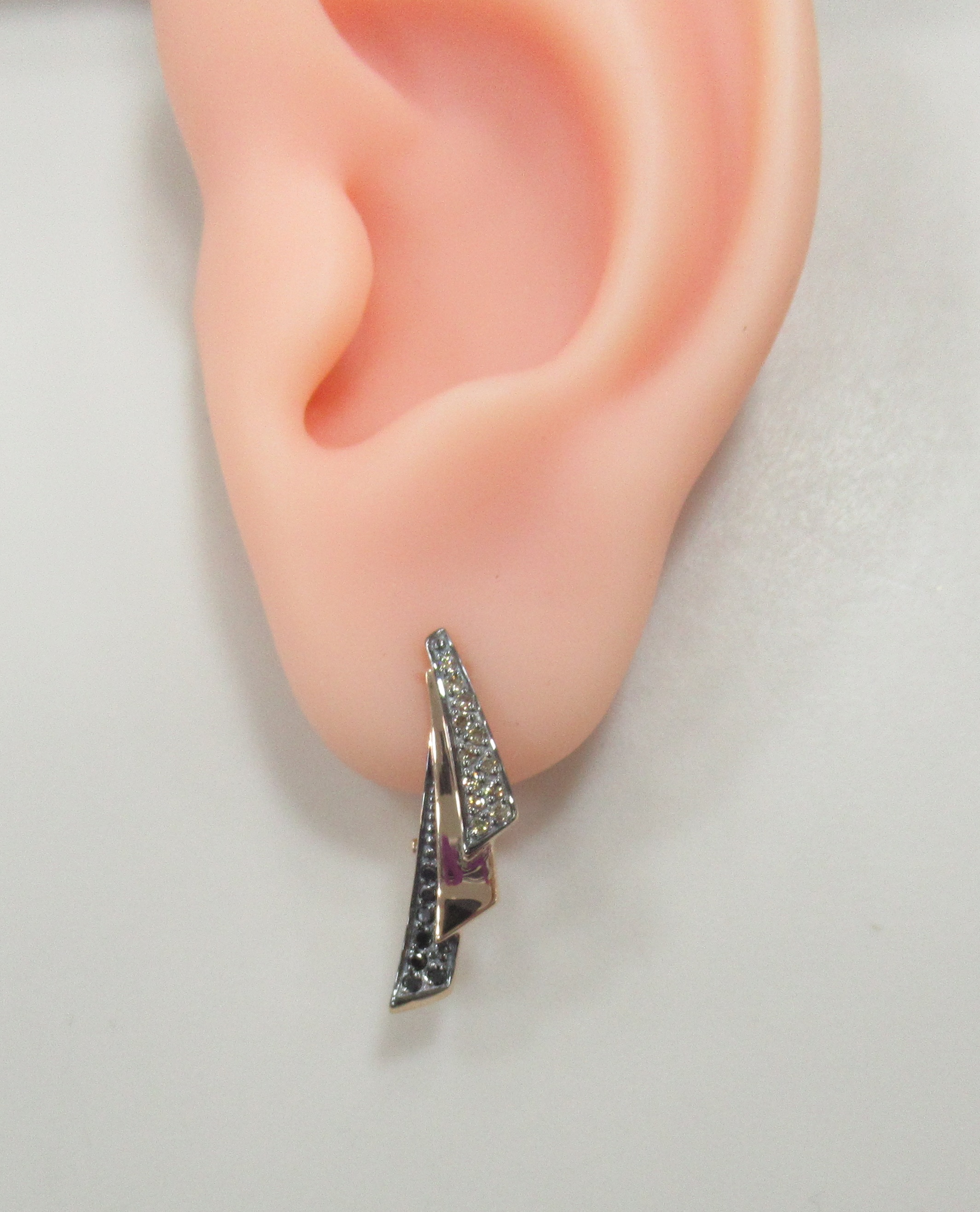 Серьги из золота с черными и коньячными бриллиантами